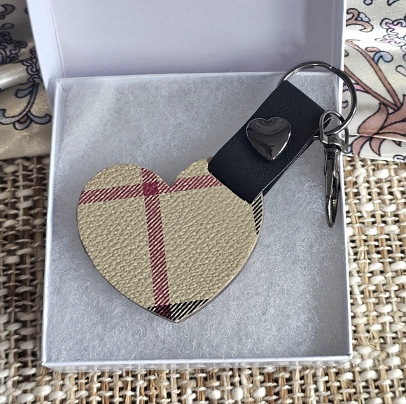 Repurposed/Upcycled keychain/bag charm - Picture 1 of 11